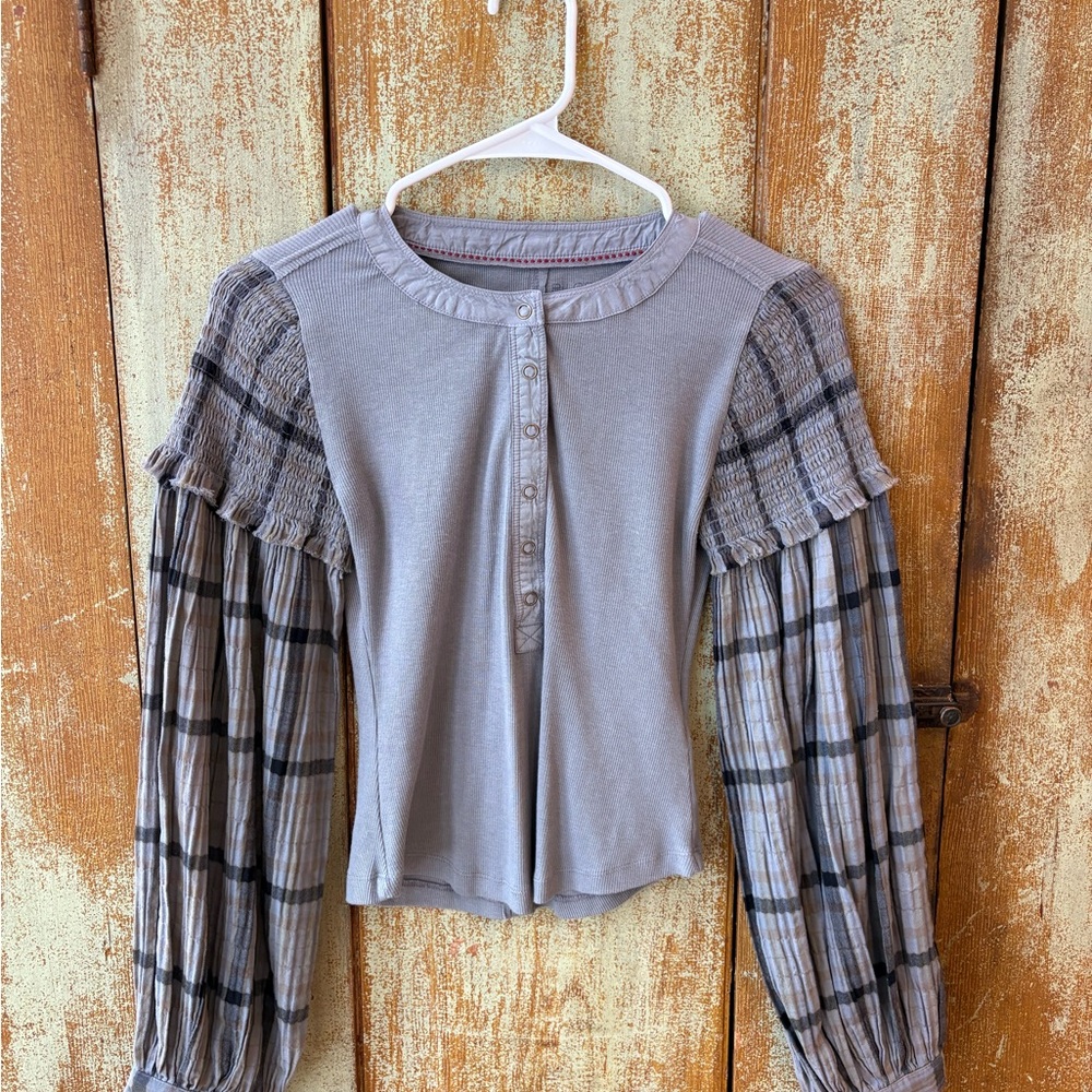 Pilcro Gray Button-Up Blouse with Plaid Sleeves